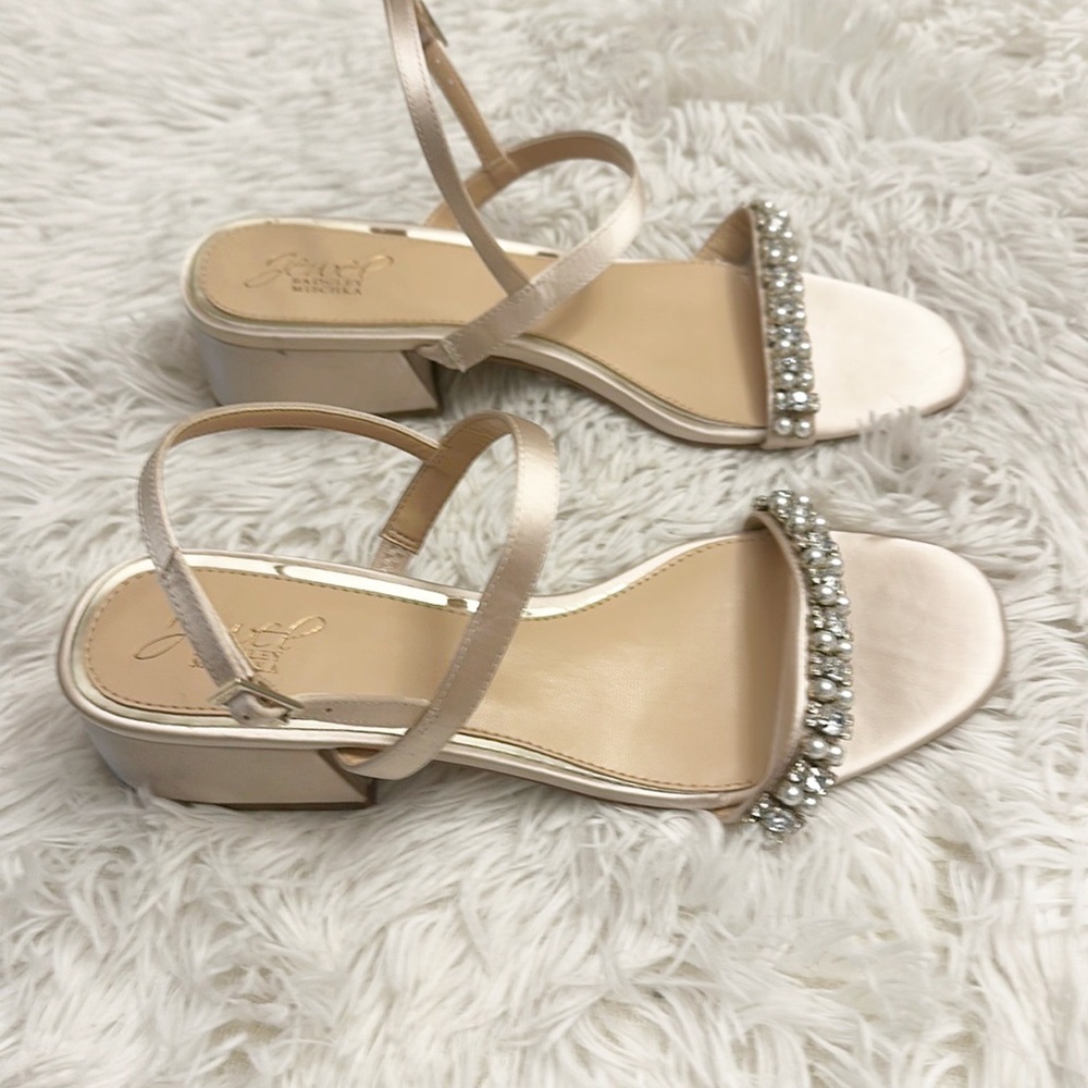 Jewel Badgley Mischka Pearl & Crystal Embellished Champagne Heels - Picture 5 of 6